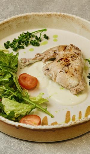 Ножка кролика с микс-салатом