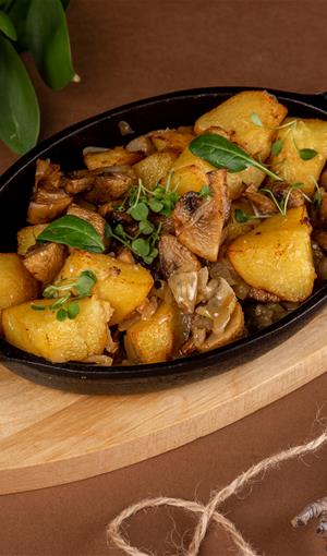 Картофель жареный с грибами и луком 